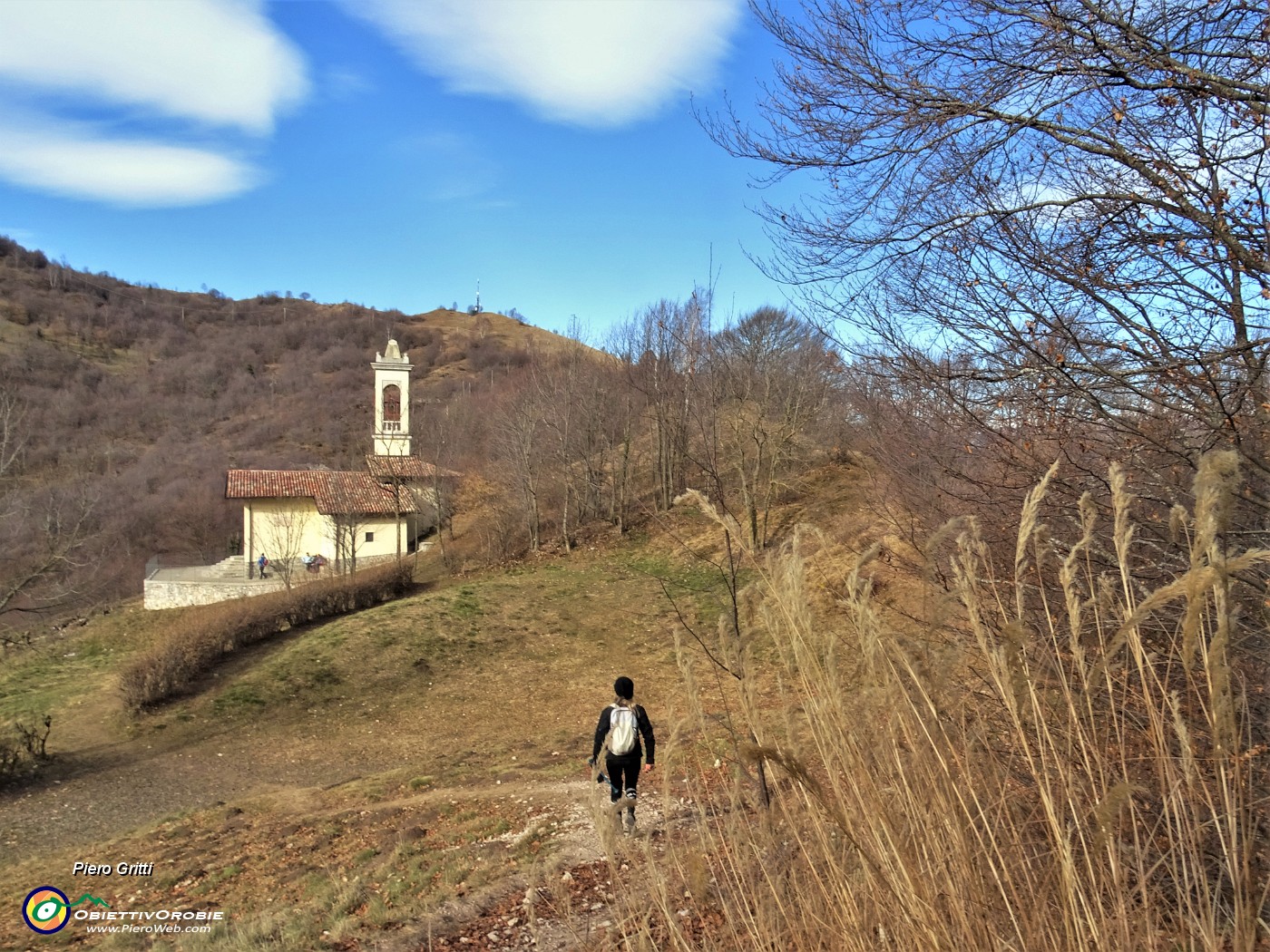 60 Rientriamo alla Chiesetta di San Barnaba (1070 m).JPG